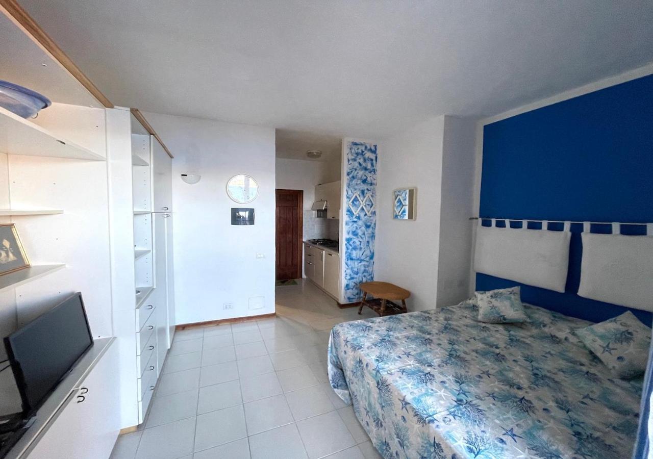 Апартаменти San Teodoro Punta Est Delizioso Monolocale Vista Mare Екстер'єр фото